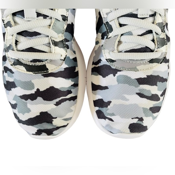 Nike Tanjun Prin Running Shoes 6Y, Women’s Size 7 US, grey camouflage - Picture 13 of 15